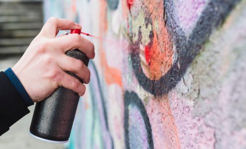 Odkrywamy tajniki farb antygraffiti: ochrona ścian przed niechcianymi napisami