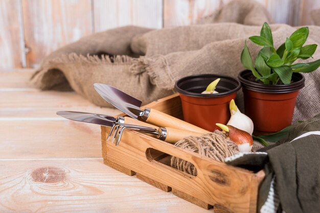 Jak przechywać narzędzia ogrodowe?