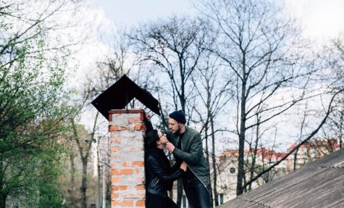 Jakie czynniki wpływają na wybór odpowiednich akcesoriów do systemów kominowych?