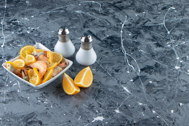 Dlaczego warto wybrać blaty kuchenne z granitu lub marmuru do nowoczesnych wnętrz?