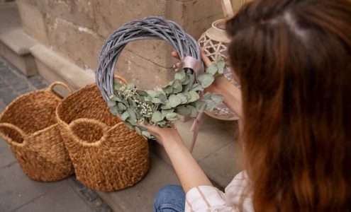 Jak wykorzystać naturalne materiały do dekoracji domu i ogrodu?